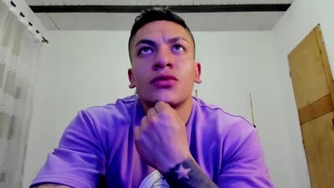 Snapshot of aquiles_51 chatting on December 17, 2:33 am Jonathan online show from December 17, 2:33 am