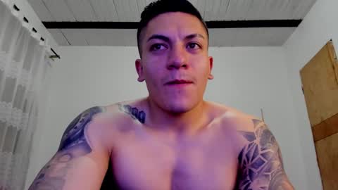 Snapshot of aquiles_51 chatting on December 18, 1:48 am Jonathan online show from December 18, 1:48 am