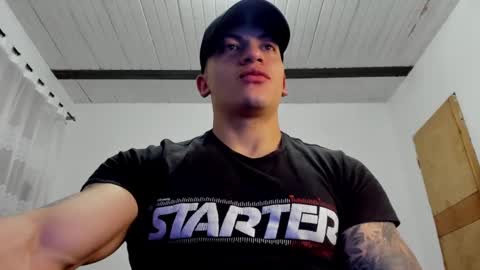 Snapshot of aquiles_51 chatting on December 22, 12:39 am Jonathan online show from December 22, 12:39 am