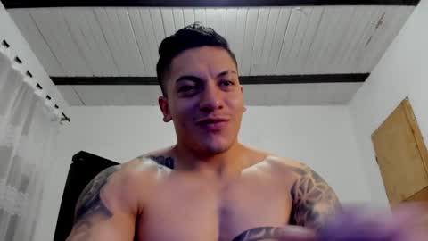 Snapshot of aquiles_51 chatting on December 30, 2:42 am Jonathan online show from December 30, 2:42 am