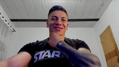 Snapshot of aquiles_51 chatting on January 10, 12:17 am Jonathan online show from January 10, 12:17 am