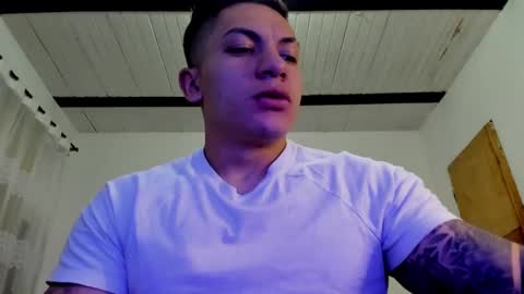 Snapshot of aquiles_51 chatting on January 17, 12:10 am Jonathan online show from January 17, 12:10 am