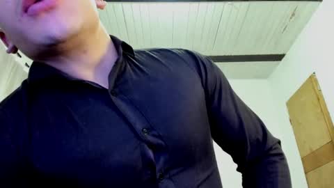 Snapshot of aquiles_51 chatting on January 18, 12:02 am Jonathan online show from January 18, 12:02 am