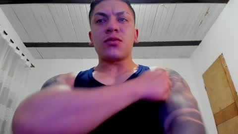 Snapshot of aquiles_51 chatting on January 19, 12:38 am Jonathan online show from January 19, 12:38 am