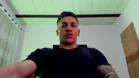 Snapshot of aquiles_51 chatting on January 26, 3:27 am Jonathan online show from January 26, 3:27 am