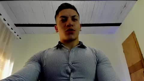 Snapshot of aquiles_51 chatting on February 5, 10:33 pm Jonathan online show from February 5, 10:33 pm