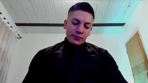 Snapshot of aquiles_51 chatting on February 11, 12:59 am Jonathan online show from February 11, 12:59 am