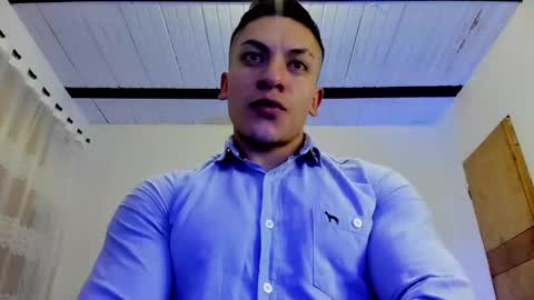 Snapshot of aquiles_51 chatting on February 12, 12:05 am Jonathan online show from February 12, 12:05 am