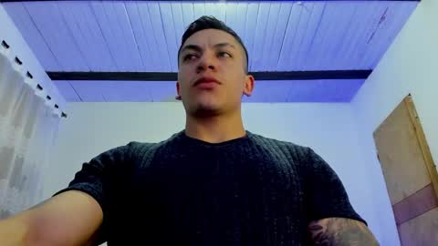 Snapshot of aquiles_51 chatting on February 14, 12:19 am Jonathan online show from February 14, 12:19 am