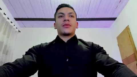 Snapshot of aquiles_51 chatting on February 19, 1:08 am Jonathan online show from February 19, 1:08 am