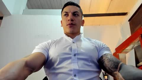 Snapshot of aquiles_51 chatting on October 3, 8:17 pm Jonathan online show from October 3, 8:17 pm