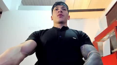 Snapshot of aquiles_51 chatting on October 6, 9:01 pm Jonathan online show from October 6, 9:01 pm