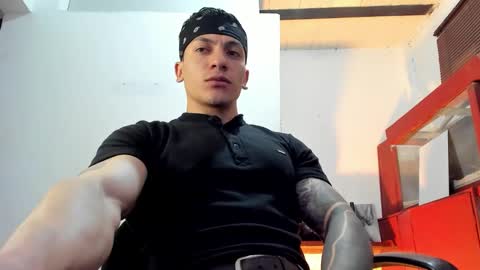 Snapshot of aquiles_51 chatting on October 10, 9:03 pm Jonathan online show from October 10, 9:03 pm