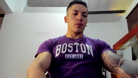 Snapshot of aquiles_51 chatting on November 1, 7:49 pm Jonathan online show from November 1, 7:49 pm