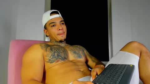 Snapshot of aquiles_elpapi chatting on October 9, 2:31 am AquilesElpapi online show from October 9, 2:31 am