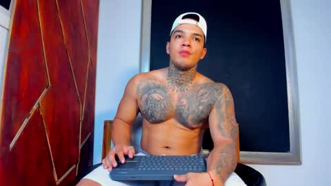 Snapshot of aquiles_elpapi chatting on November 2, 7:27 pm AquilesElpapi online show from November 2, 7:27 pm