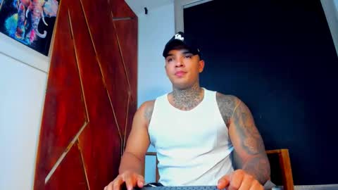 Snapshot of aquiles_elpapi chatting on November 16, 10:48 pm AquilesElpapi online show from November 16, 10:48 pm