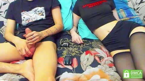 aqumaqqw online show from October 12, 1:32 pm