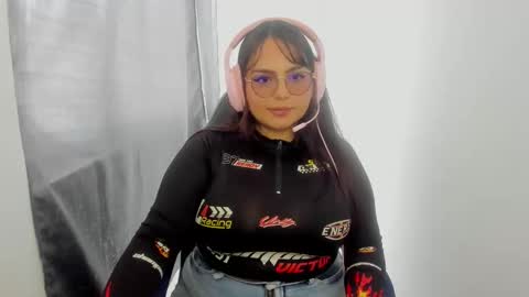 Snapshot of arabella_bella chatting on February 16, 7:21 pm arabella_bella online show from February 16, 7:21 pm