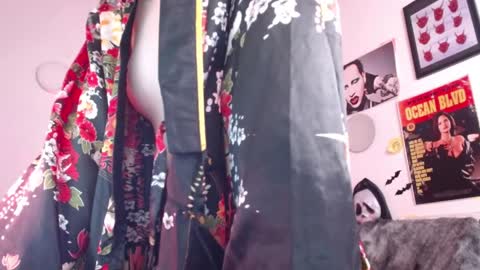 Snapshot of arabella_stone chatting on December 7, 8:44 am Arabella online show from December 7, 8:44 am