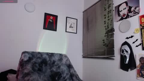 Snapshot of arabella_stone chatting on December 18, 2:10 am Arabella online show from December 18, 2:10 am