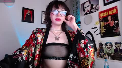 Snapshot of arabella_stone chatting on December 24, 12:22 am Arabella online show from December 24, 12:22 am