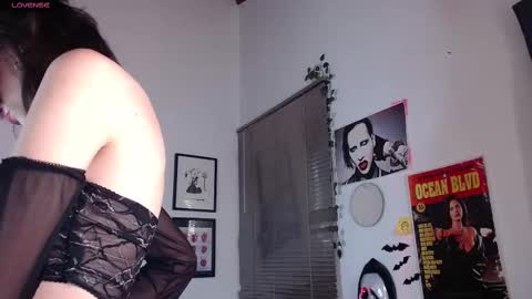 Snapshot of arabella_stone chatting on March 11, 2:32 am Arabella online show from March 11, 2:32 am