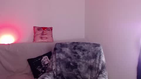 Snapshot of arabella_stone chatting on July 11, 1:52 am Arabella online show from July 11, 1:52 am