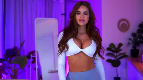 Snapshot of arabian_beautyy chatting on April 10, 8:13 pm IsaBella online show from April 10, 8:13 pm