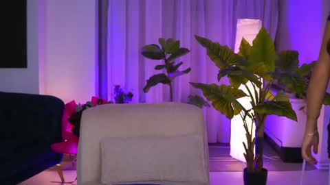 Snapshot of arabian_beautyy chatting on August 5, 8:44 pm IsaBella online show from August 5, 8:44 pm