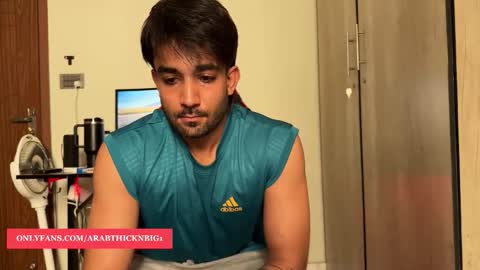Snapshot of arabthickestdick1 chatting on February 21, 8:15 am Shaani online show from February 21, 8:15 am