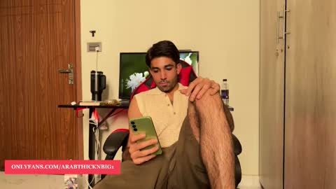 Snapshot of arabthickestdick1 chatting on February 26, 8:24 am Shaani online show from February 26, 8:24 am