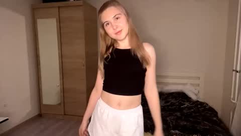 Snapshot of arabunyan chatting on November 9, 1:31 pm Emi online show from November 9, 1:31 pm