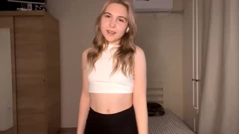 Snapshot of arabunyan chatting on November 12, 1:22 pm Emi online show from November 12, 1:22 pm