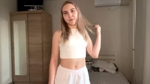 Snapshot of arabunyan chatting on November 16, 1:17 pm Emi online show from November 16, 1:17 pm