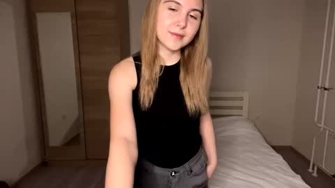 Snapshot of arabunyan chatting on December 2, 3:18 pm Emi online show from December 2, 3:18 pm