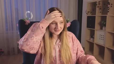 Snapshot of aracelieovaldi chatting on December 14, 4:18 am Valentina online show from December 14, 4:18 am