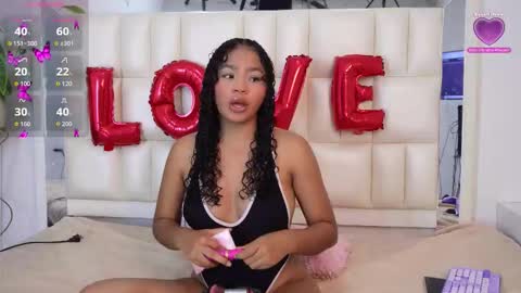 Snapshot of aradia_01 chatting on February 13, 7:15 am online show from February 13, 7:15 am