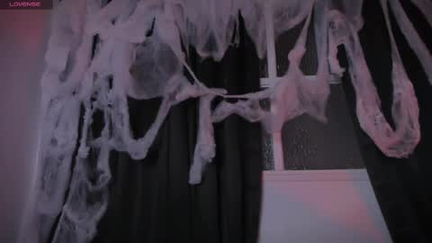 Snapshot of aramjones chatting on October 4, 7:45 pm Aram 3 online show from October 4, 7:45 pm