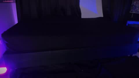 Snapshot of aramjones chatting on November 21, 7:45 pm Aram 3 online show from November 21, 7:45 pm