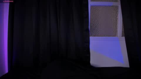 Snapshot of aramjones chatting on December 15, 7:40 pm Aram 3 online show from December 15, 7:40 pm