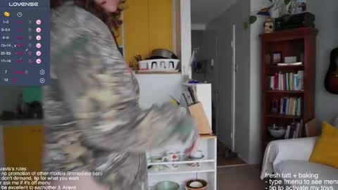 Snapshot of araviself chatting on October 25, 7:08 pm aravis online show from October 25, 7:08 pm