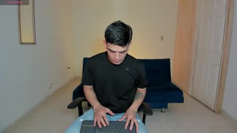 Snapshot of ares_johnsonn chatting on October 1, 12:38 am Ares online show from October 1, 12:38 am