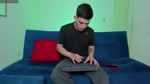 Snapshot of ares_johnsonn chatting on October 1, 12:44 pm Ares online show from October 1, 12:44 pm