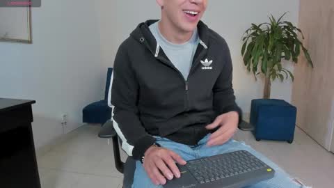 Snapshot of ares_johnsonn chatting on October 14, 3:24 pm Ares online show from October 14, 3:24 pm