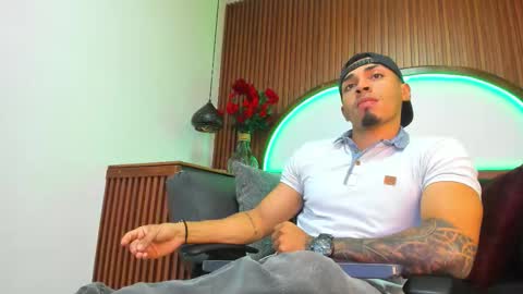 Snapshot of ares_stone chatting on November 20, 10:04 am Ares Stone online show from November 20, 10:04 am