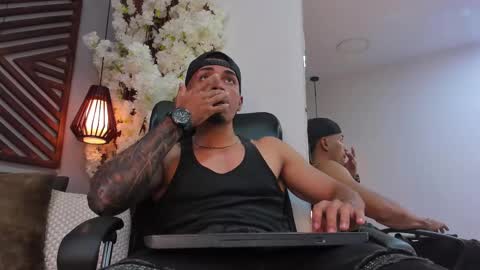 Snapshot of ares_stone chatting on November 30, 2:43 pm Ares Stone online show from November 30, 2:43 pm