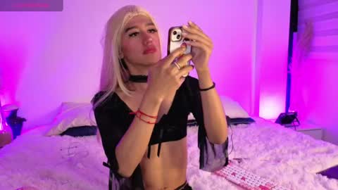 Snapshot of ares_twins chatting on June 11, 2:44 am ares_twins online show from June 11, 2:44 am