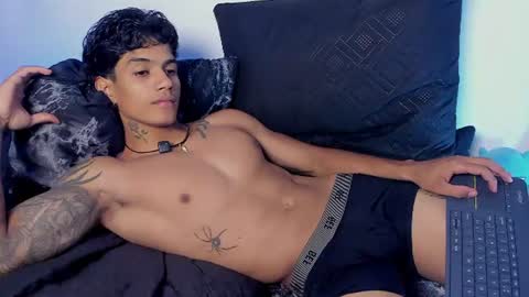 Snapshot of aress444 chatting on July 22, 10:34 pm aress444 online show from July 22, 10:34 pm
