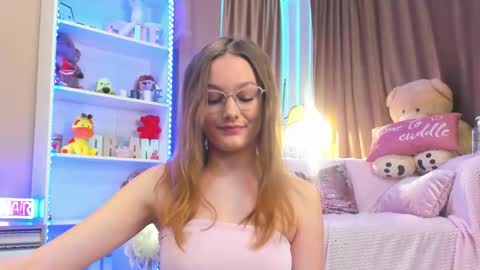 Snapshot of ari3el chatting on March 3, 2:23 pm Ariel online show from March 3, 2:23 pm